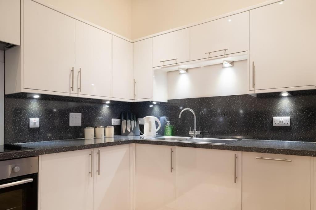 2 Bed 2 Bath Spacious Apartment In Central Aberdeen Exterior foto
