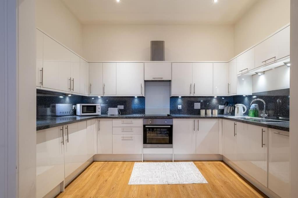 2 Bed 2 Bath Spacious Apartment In Central Aberdeen Exterior foto